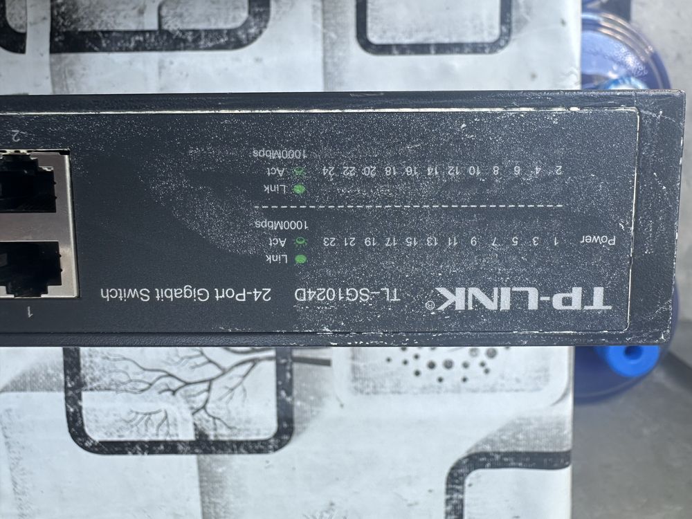 Продаётся SVICH Хаб 24 порт 1024 gb