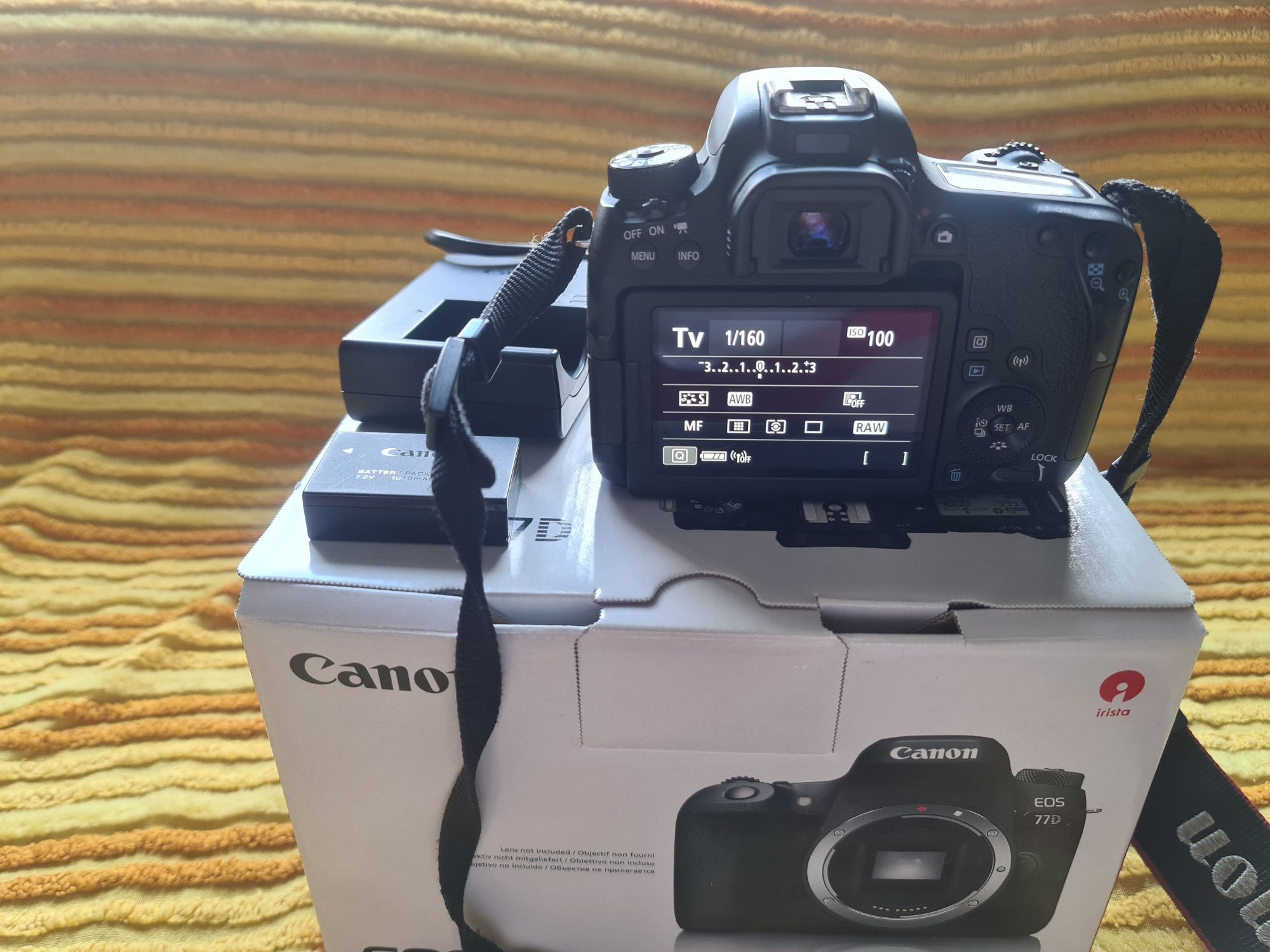 DSLR Canon 77D 24.2 MPX Wi-Fi+ 2 Acumulatori Cutie Completa