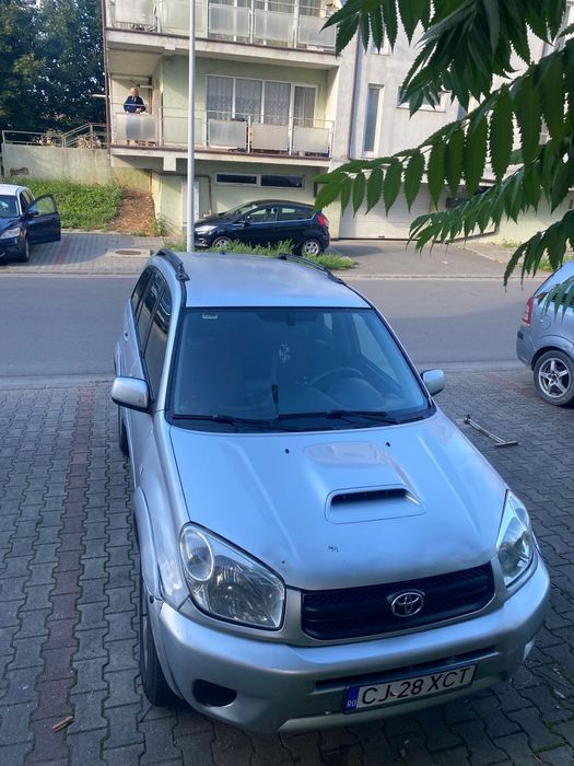 Vând Toyota RAV4