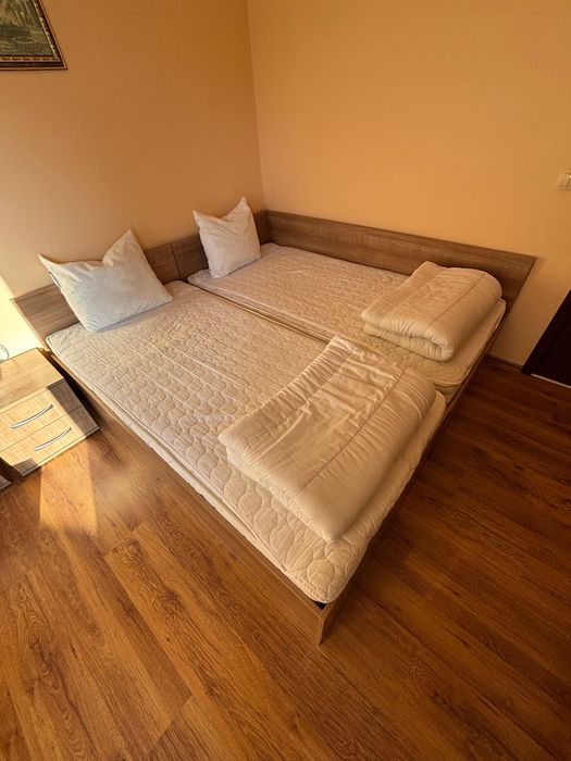 Продавам две легла с матраци 90х120 като нови,неизползвани