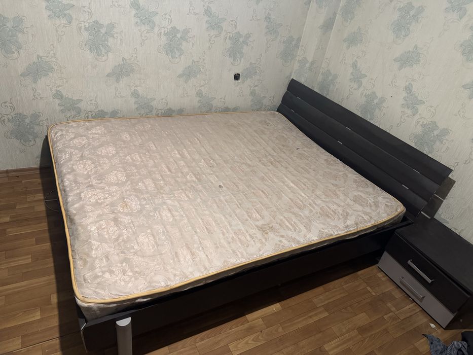 Кравать с матрасом!!
