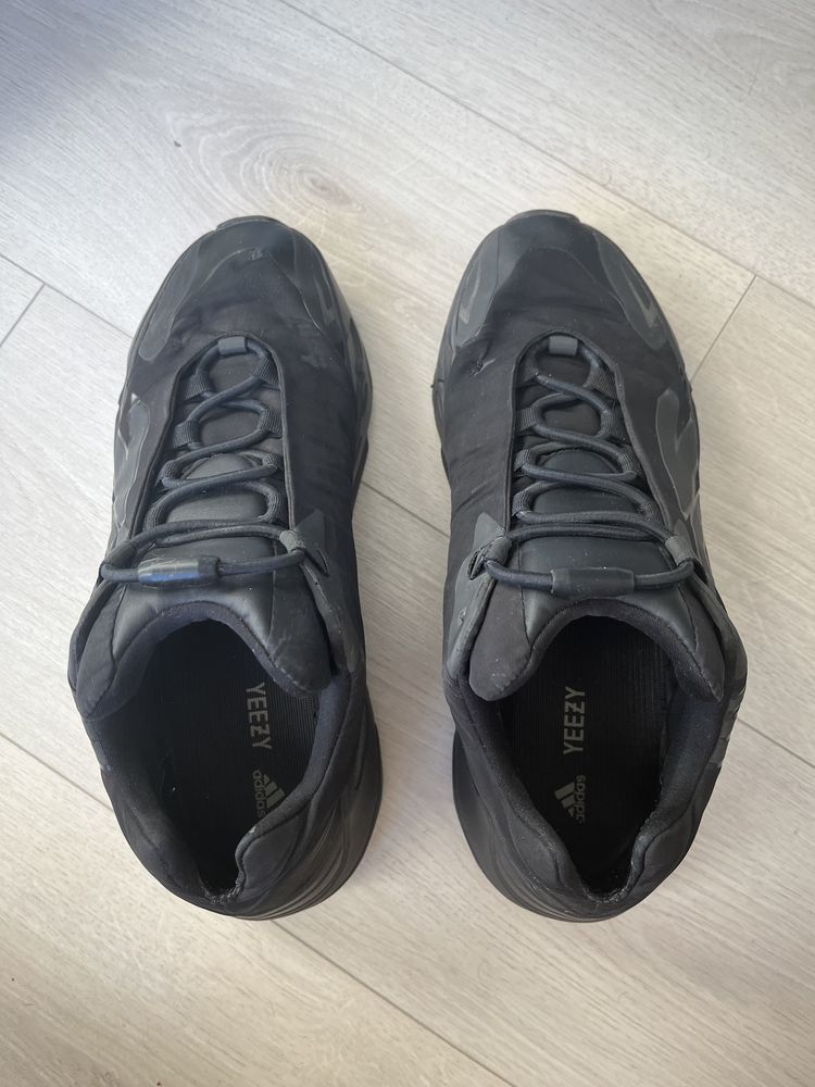 Yeezy 700 MNVN Triple Black