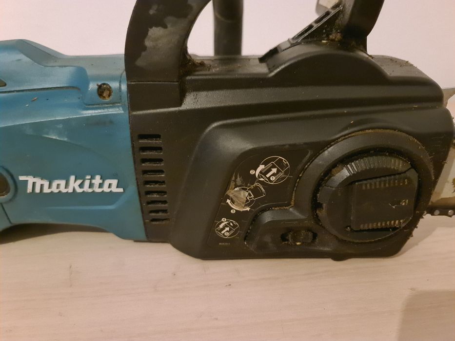 Drujba electrica cu fir Makita