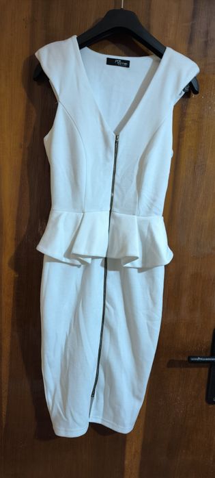 Бяла рокля с цип