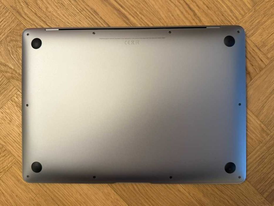 Apple MacBook Air 13", M1 2022, 512GB, 8GB RAM, Сив - БЕЗ ДРАСКОТИНИ!