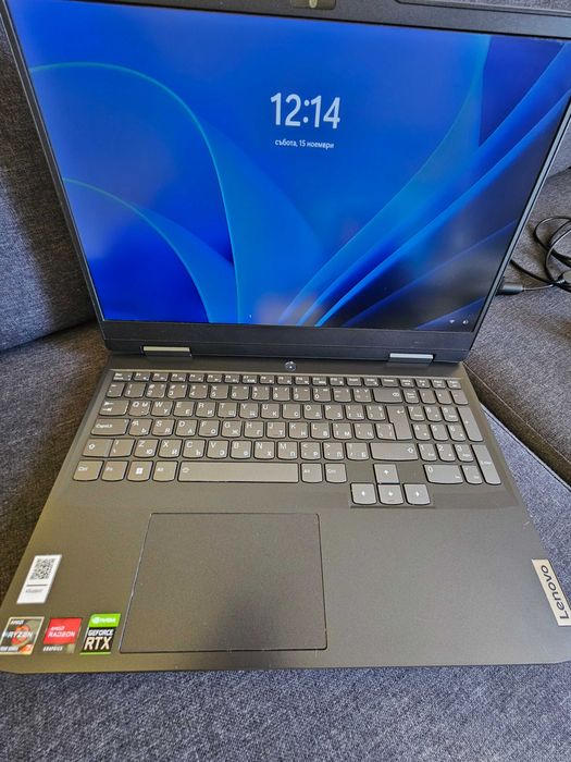 Лаптоп Леново с подарък мишка