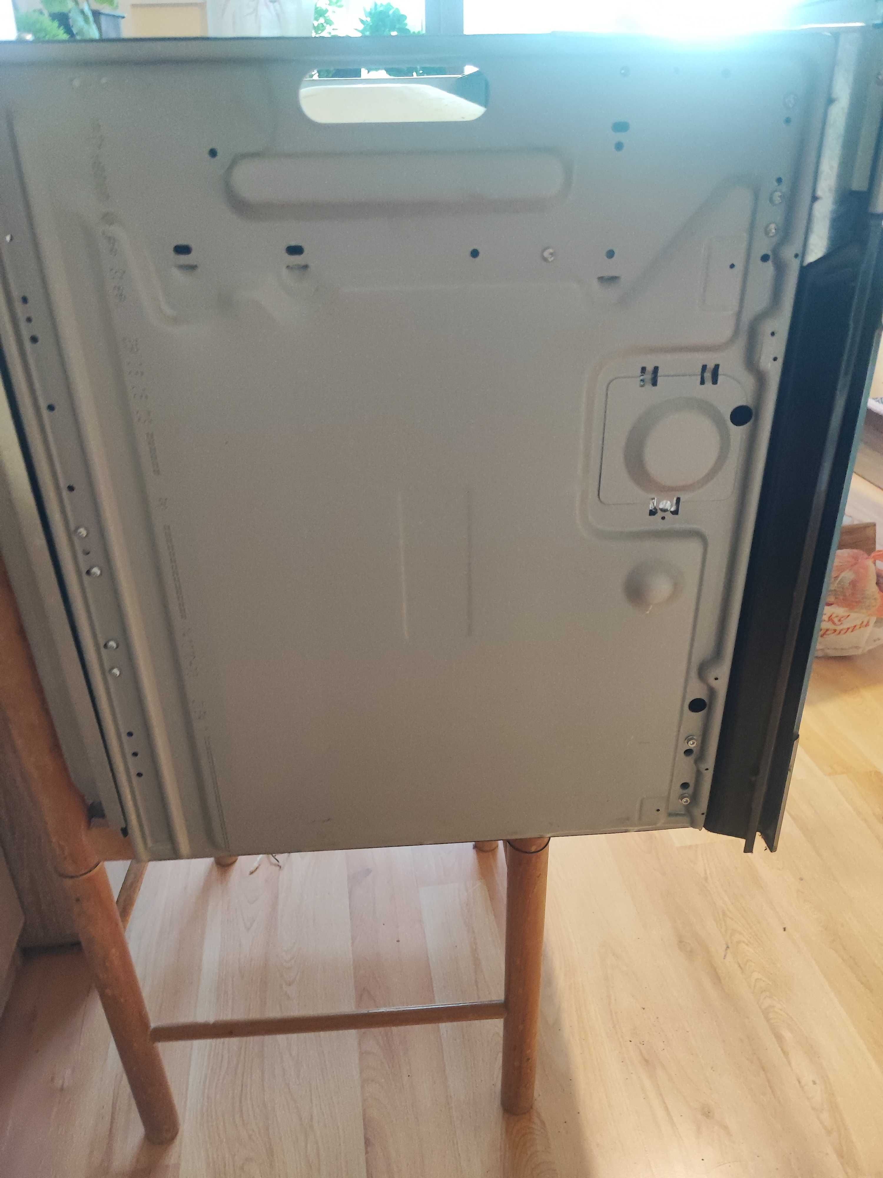 Фурна за вграждане ELECTROLUX
ELECTROLUX EOB-31004X