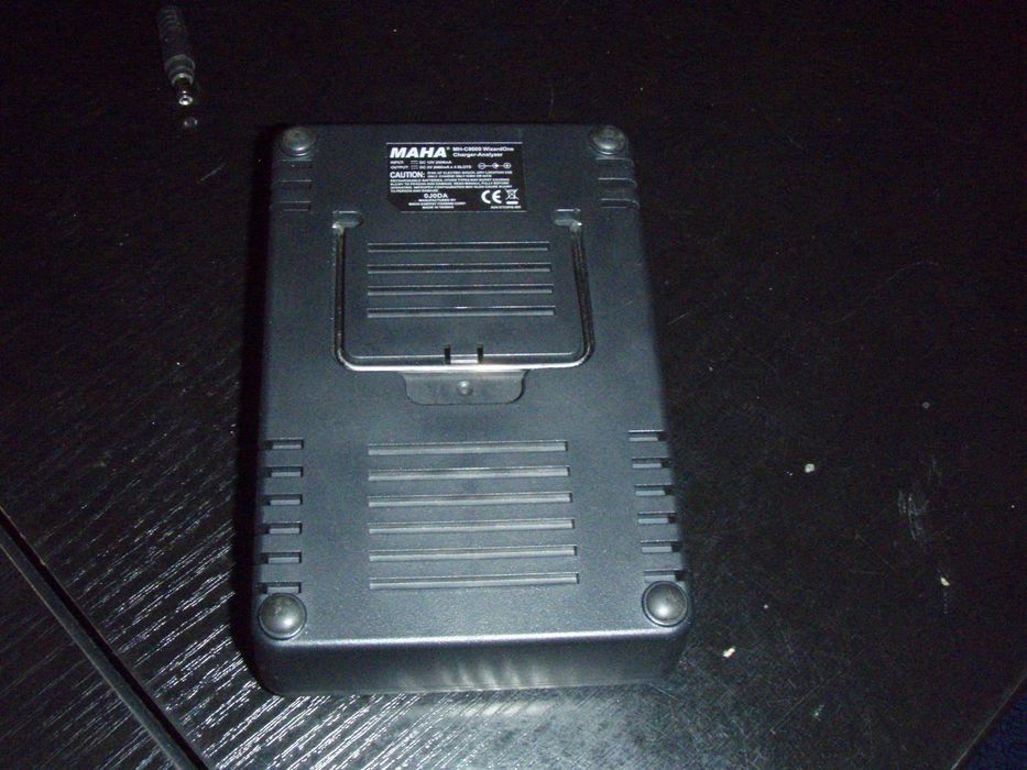 Incarcator si analizor acumulatori MAHA MH-C9000 WizardOne, nou