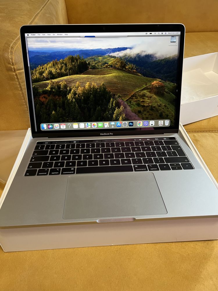13-inch MacBook Pro Silver / 2.4GHz QC / 8GB / 256GB