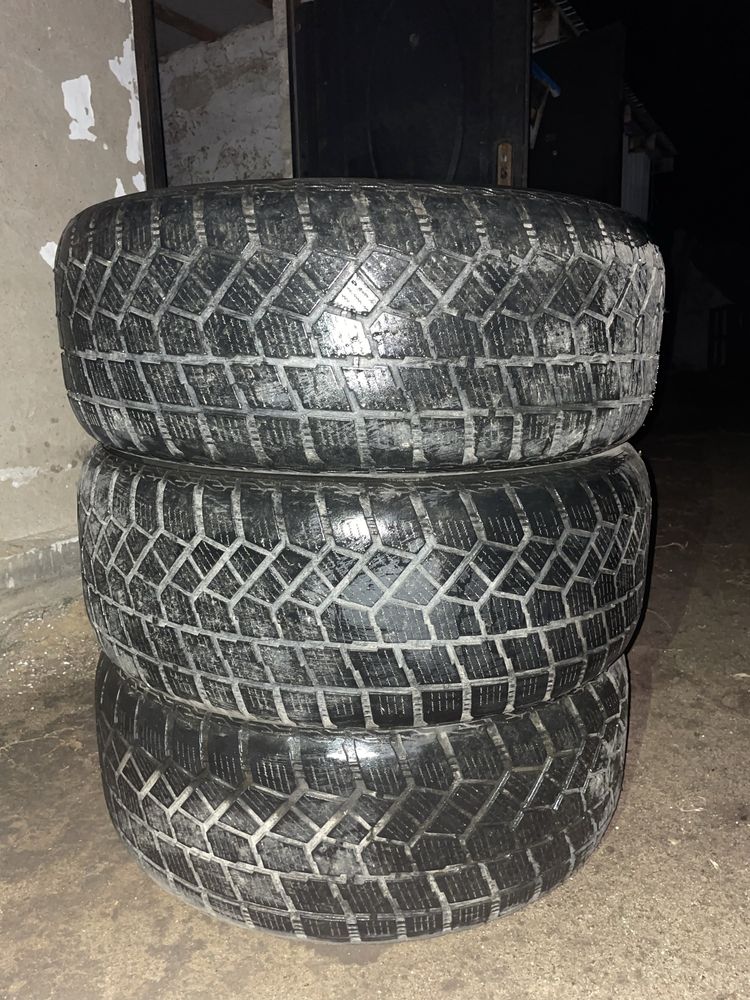 Зимние шины 285/50/ R20. 3 штук.
