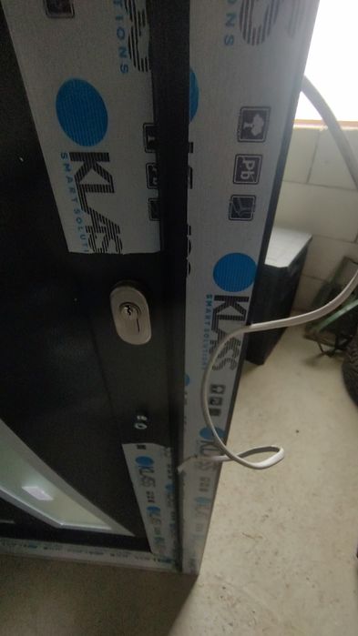 Ușă Exterior 2050x980 mm din PVC 6 camere, mâner spațial