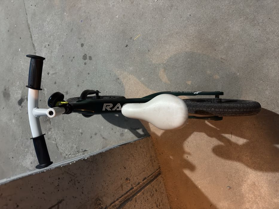 Bicicleta fara pedale + cască și sonerie