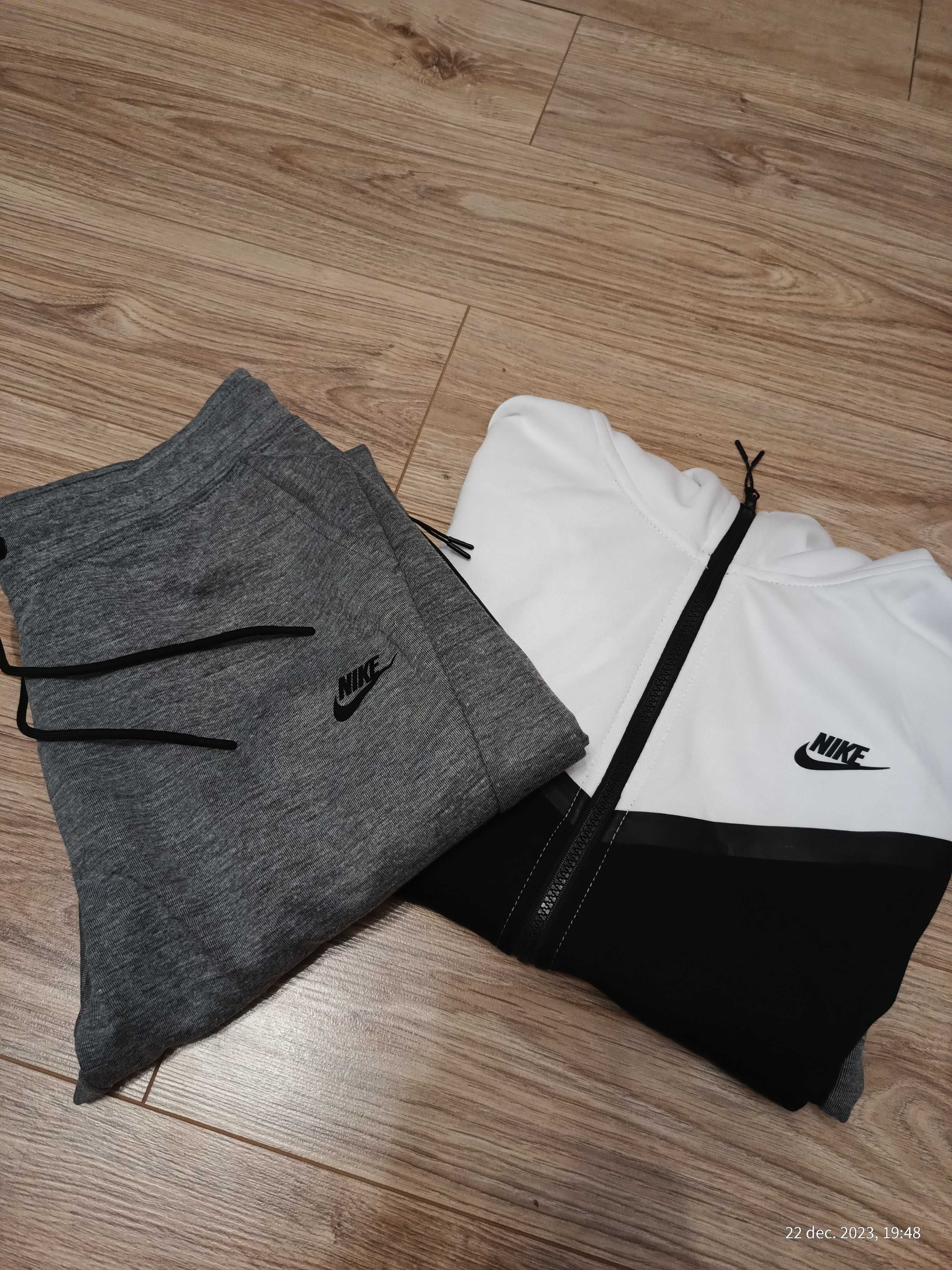 Tracksuit Nike tech