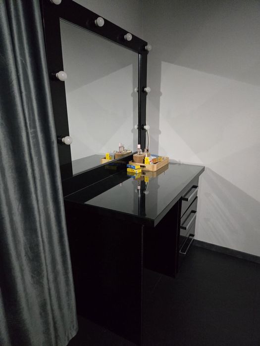 Masuta make-up cu lumini