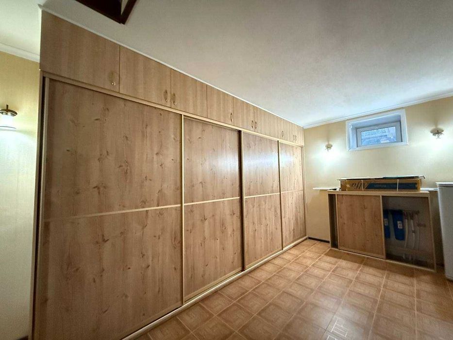 Продается  коттедж в центре города. Можно под коммерцию