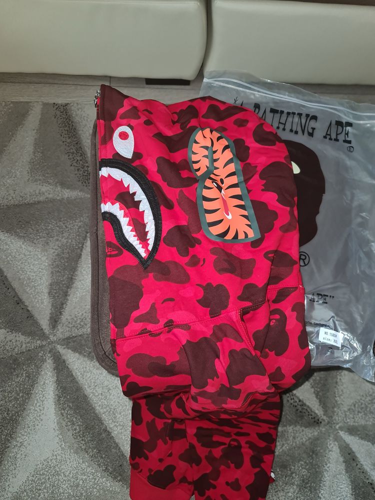 Bape Rosu M L si XL noi