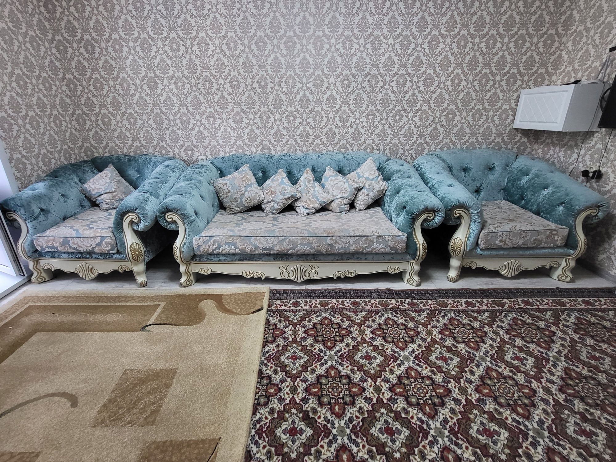 Продам диван и 2 кресла