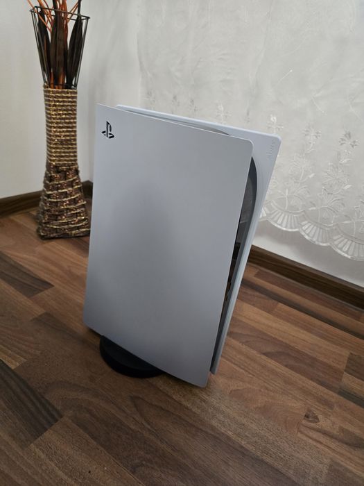 Vând PlayStation 5