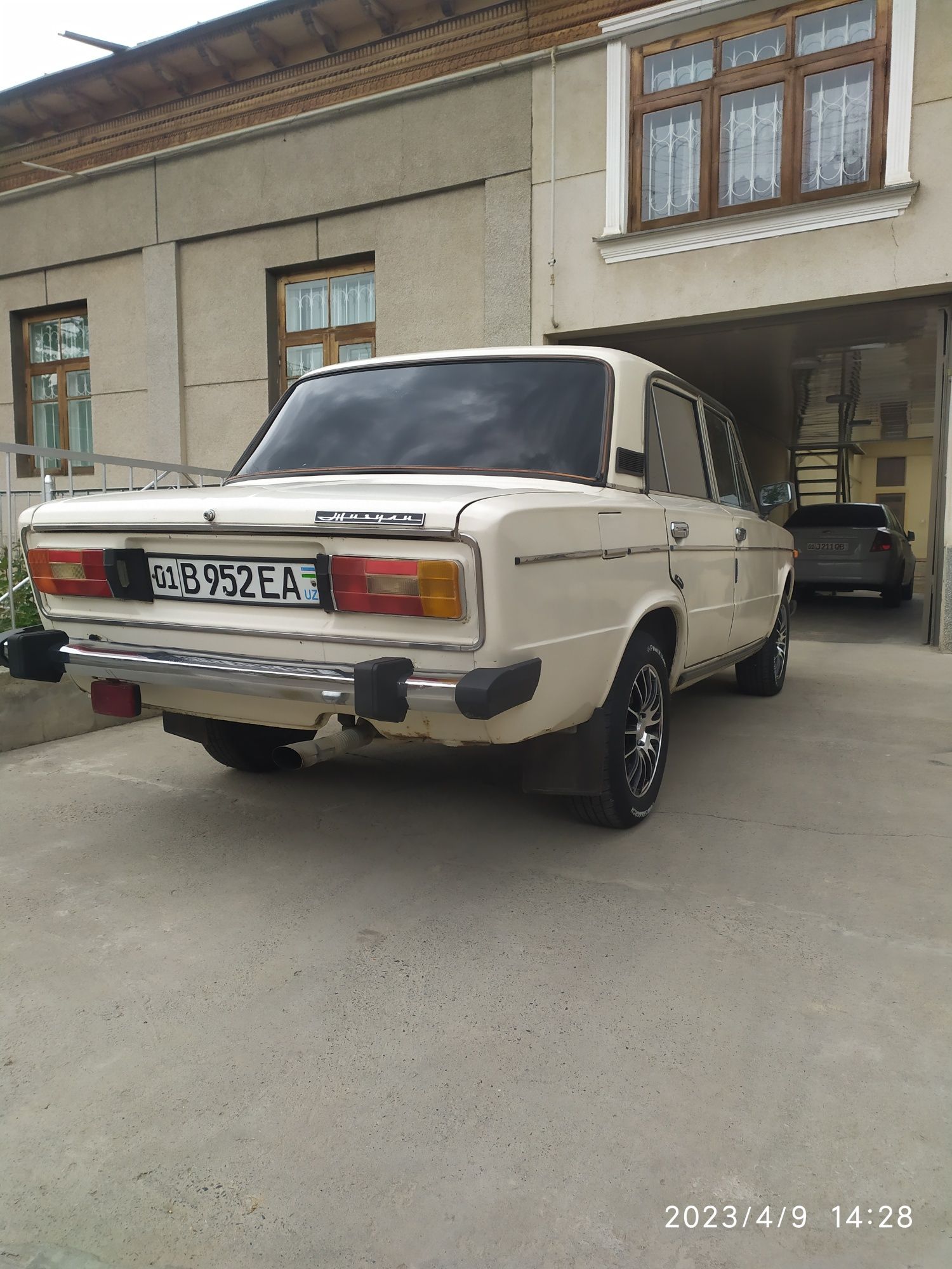 Vaz 2106 sotiladi