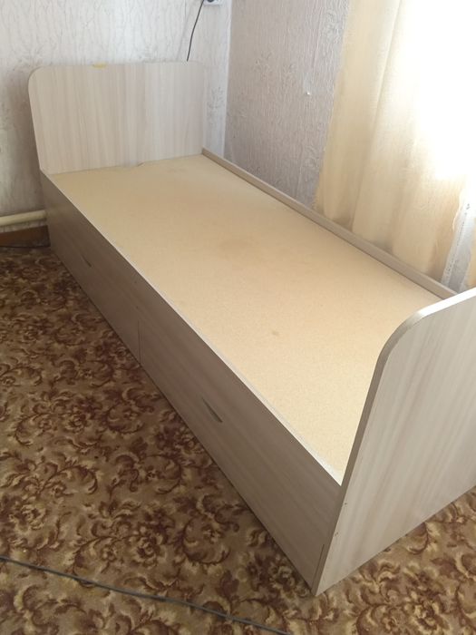Продам кровать полуторку