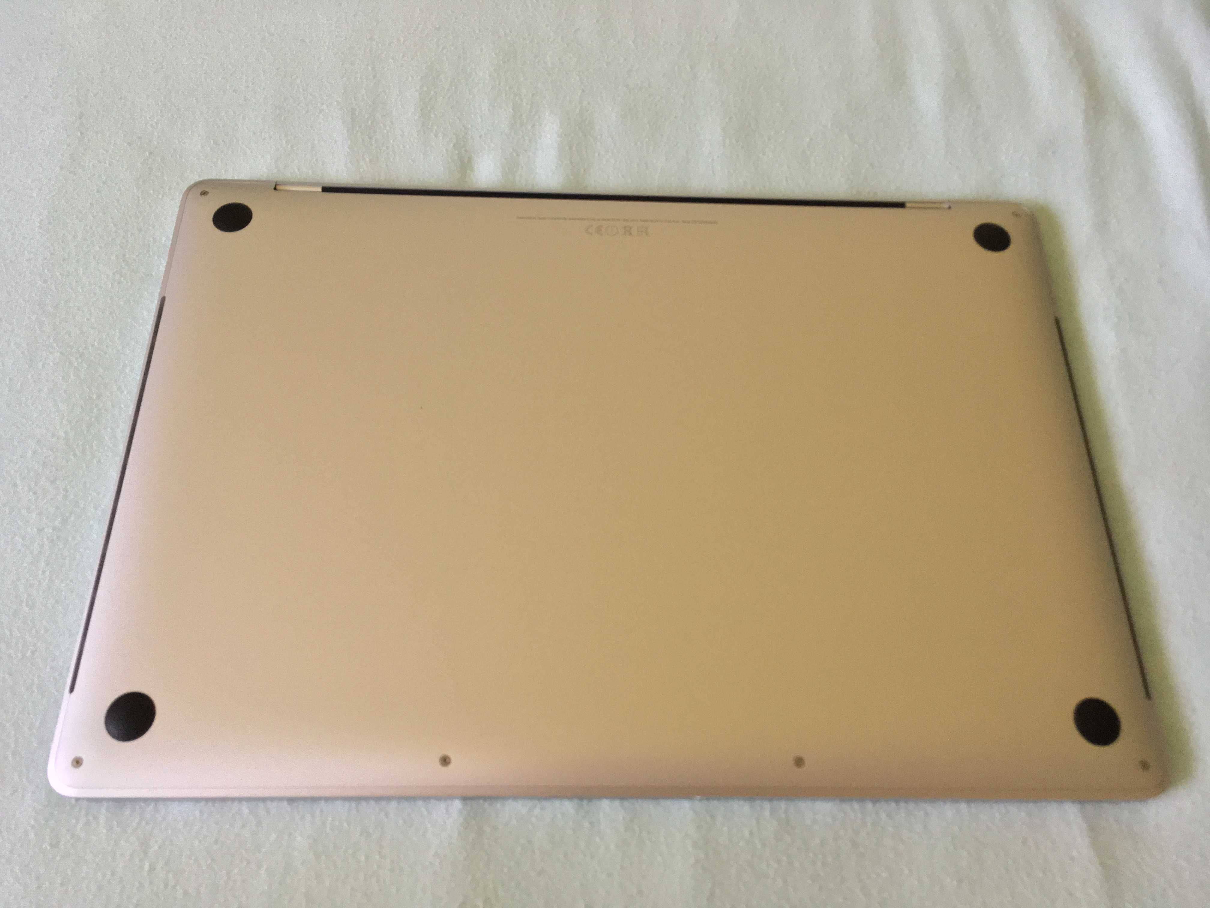 macbook pro 15" A1707, touch bar, quad core i7 ram 16 gb, fara display