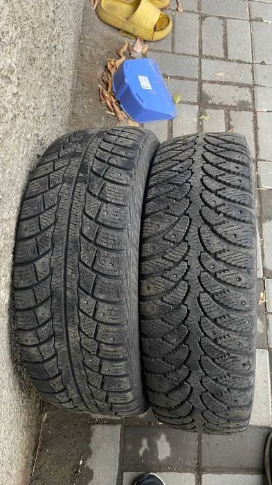 Зимние шины с шипами 2 продам