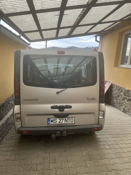 Vând Renault Trafic