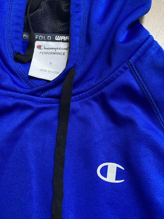 Суичър на Champion мек и топъл