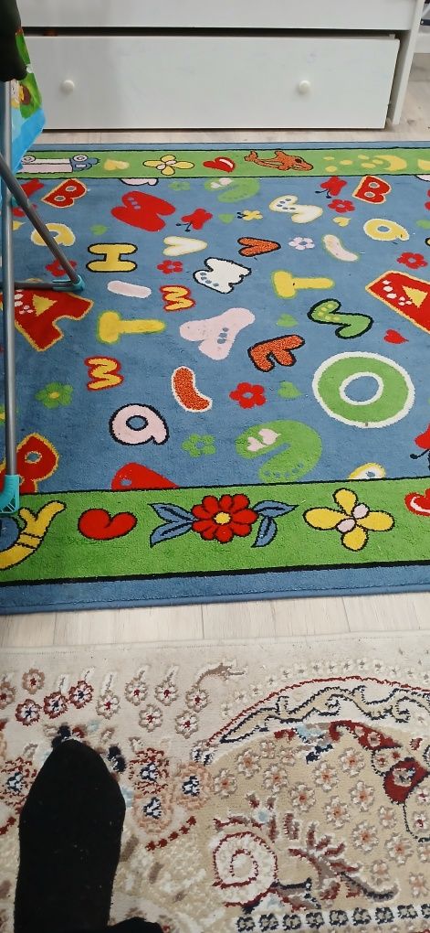 Продам ковер 2,3м на 1.5 м