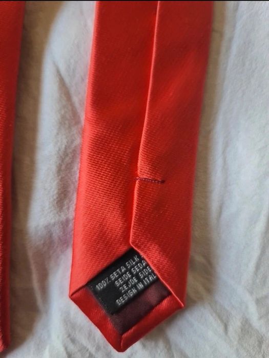 Cravata rosie barbati