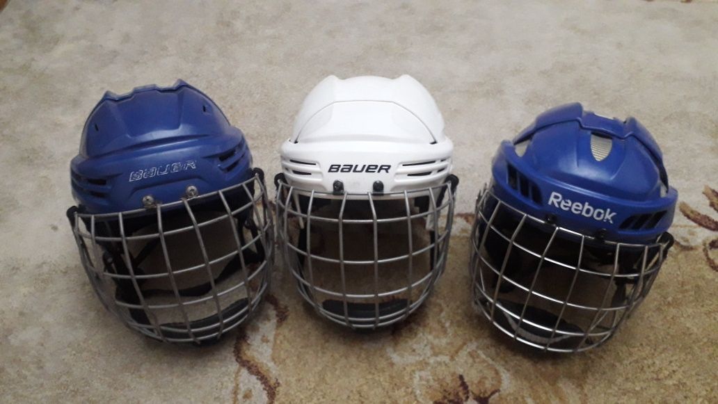 Продам хокейный шлем Bauer