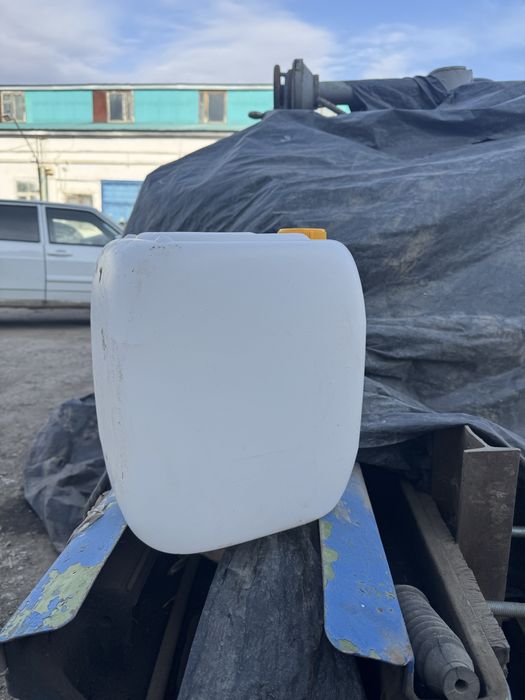 Емкости 20л пласт. канистра