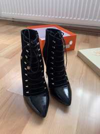 Botine negre cu toc