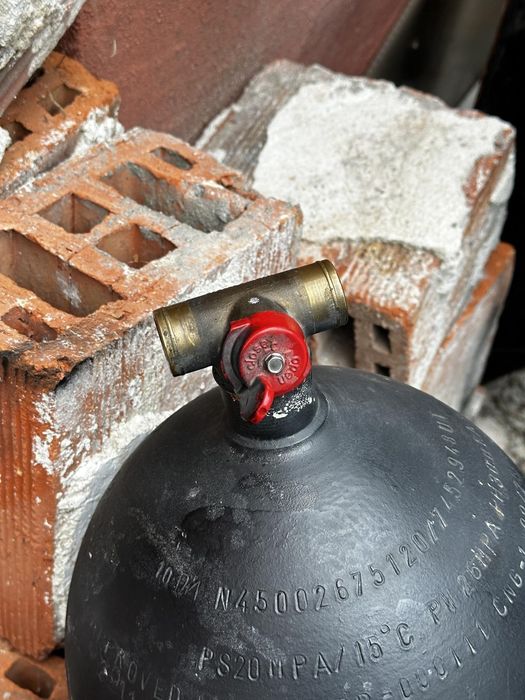 Метанови бутилки 2бр.и целия газов инж.