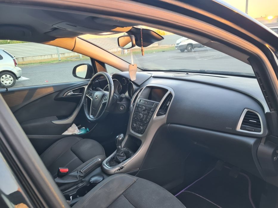 Vând Opel Astra j facelift ediție limitată Opel 150 ani