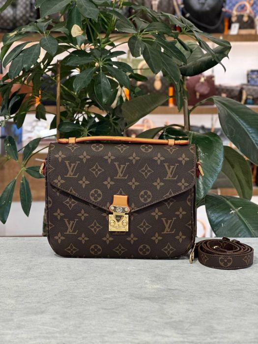 Geanta Louis Vuitton Noua !!! Dimensiuni 25/18 !!!
