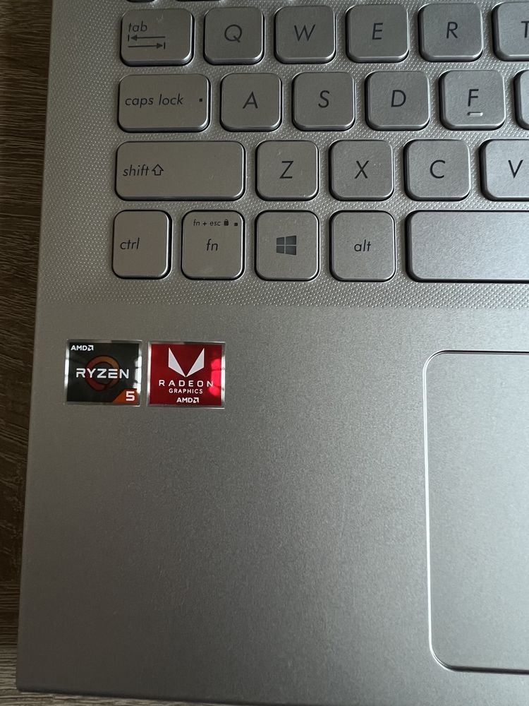Vând Laptop Asus VivoBook 15