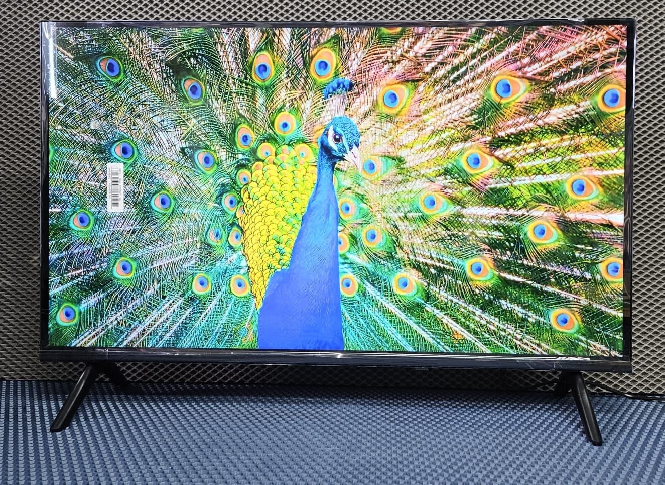НОВЫЙ smart TV Android 32/wifi/youtube в коробке/не пользовались.