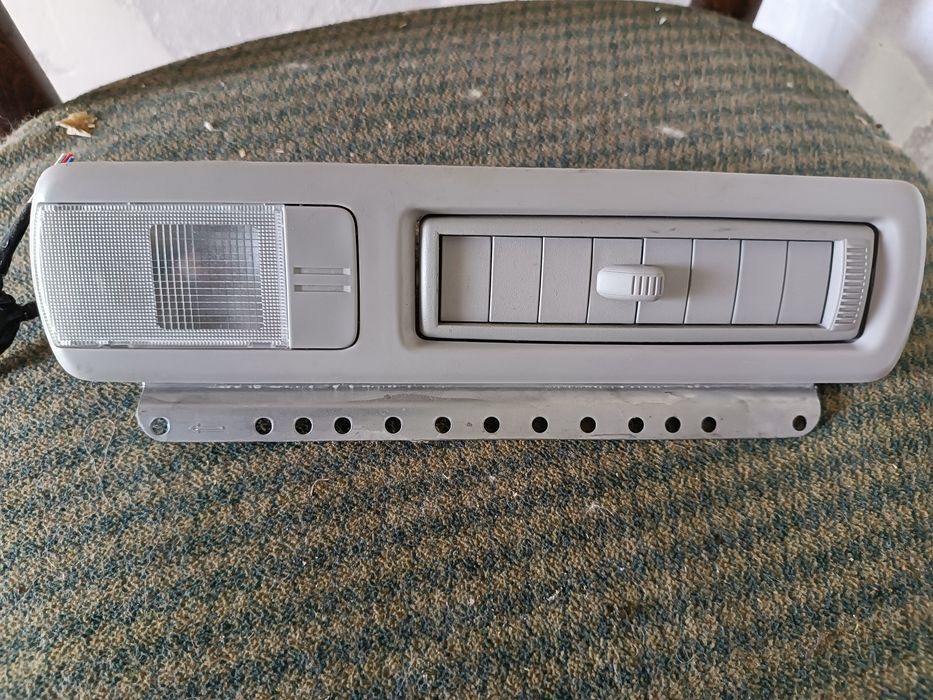 Плафон внутреннего освещения на Toyota Highlander  XU50