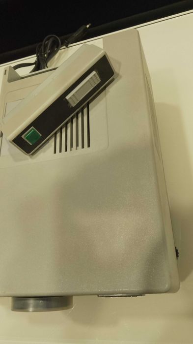 Diaproiector/Proiector diapozitive automat REVUE 3100 + CADOU