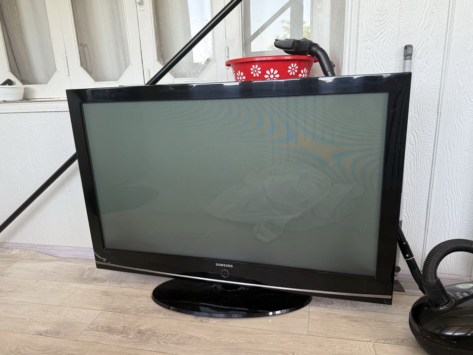 Телевизор продаю