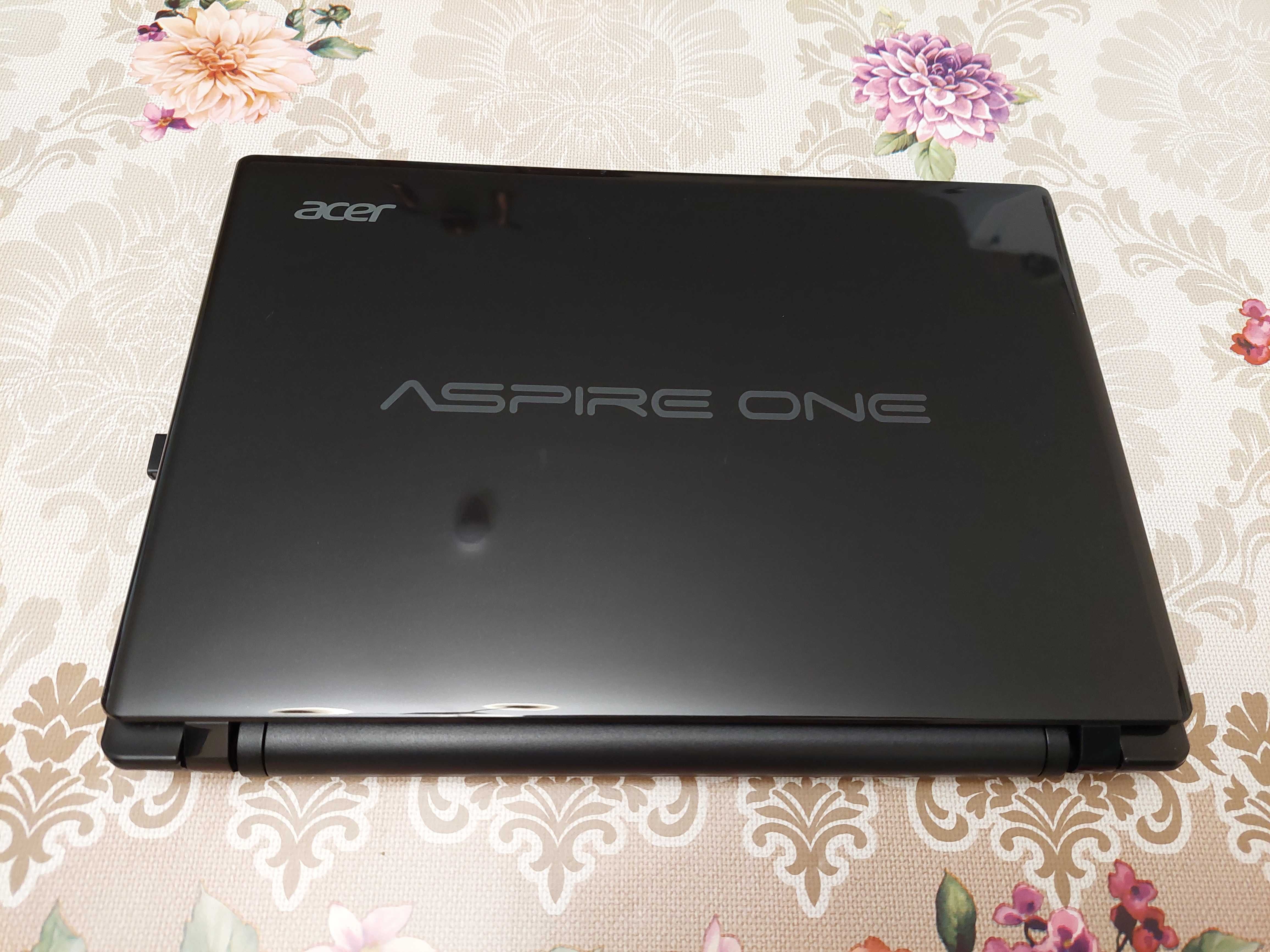 Лаптоп Acer Aspire One 756-877; отлично състояние; с предпазен калъф