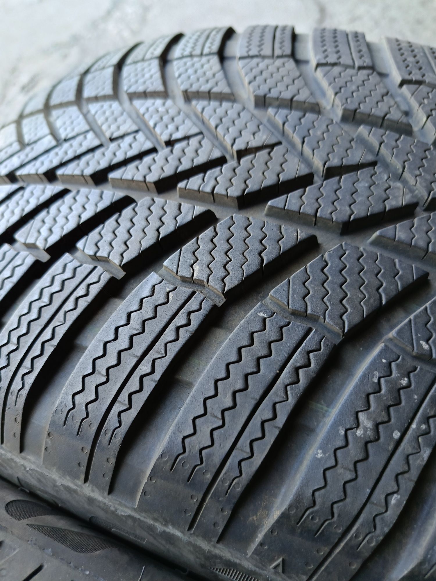 Зимни гуми -2022г.-19цола-255/50-1бр.-170лв."BRIDGESTONE"