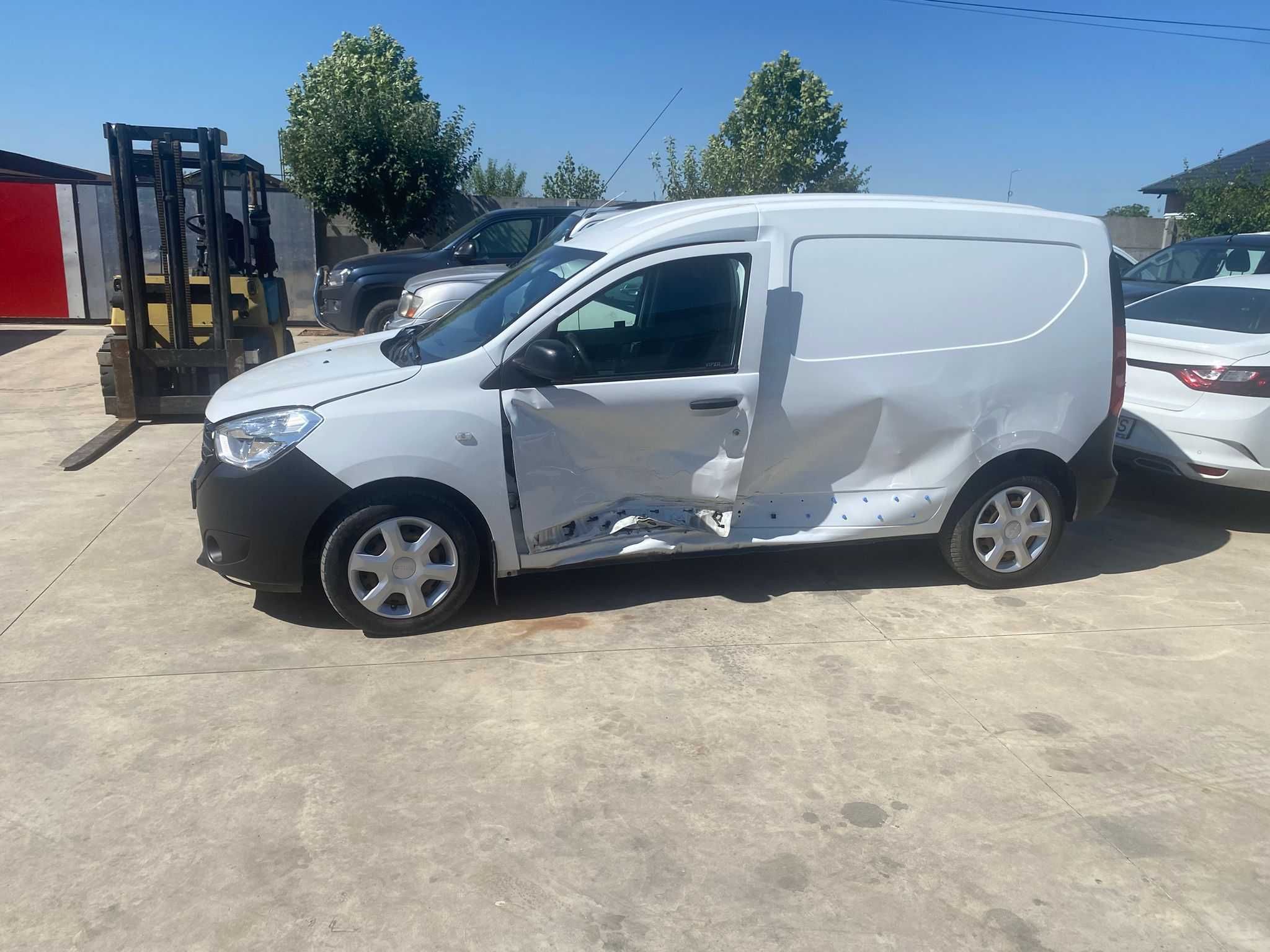 vand dacia dokker avariata 2018 fara o luna ,1,5 diesel fara adeblue