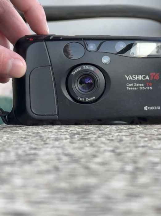 Лентов фотоапарат Yashica T4