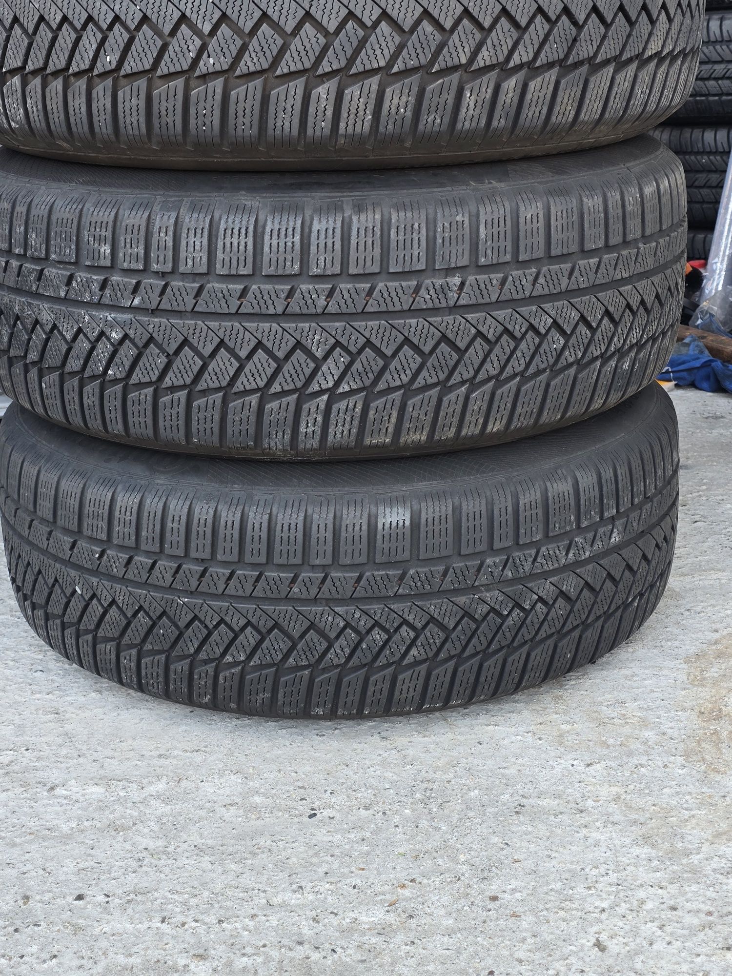 4 Броя 235/55/18 Continental 2x7,5mm 2x6mm