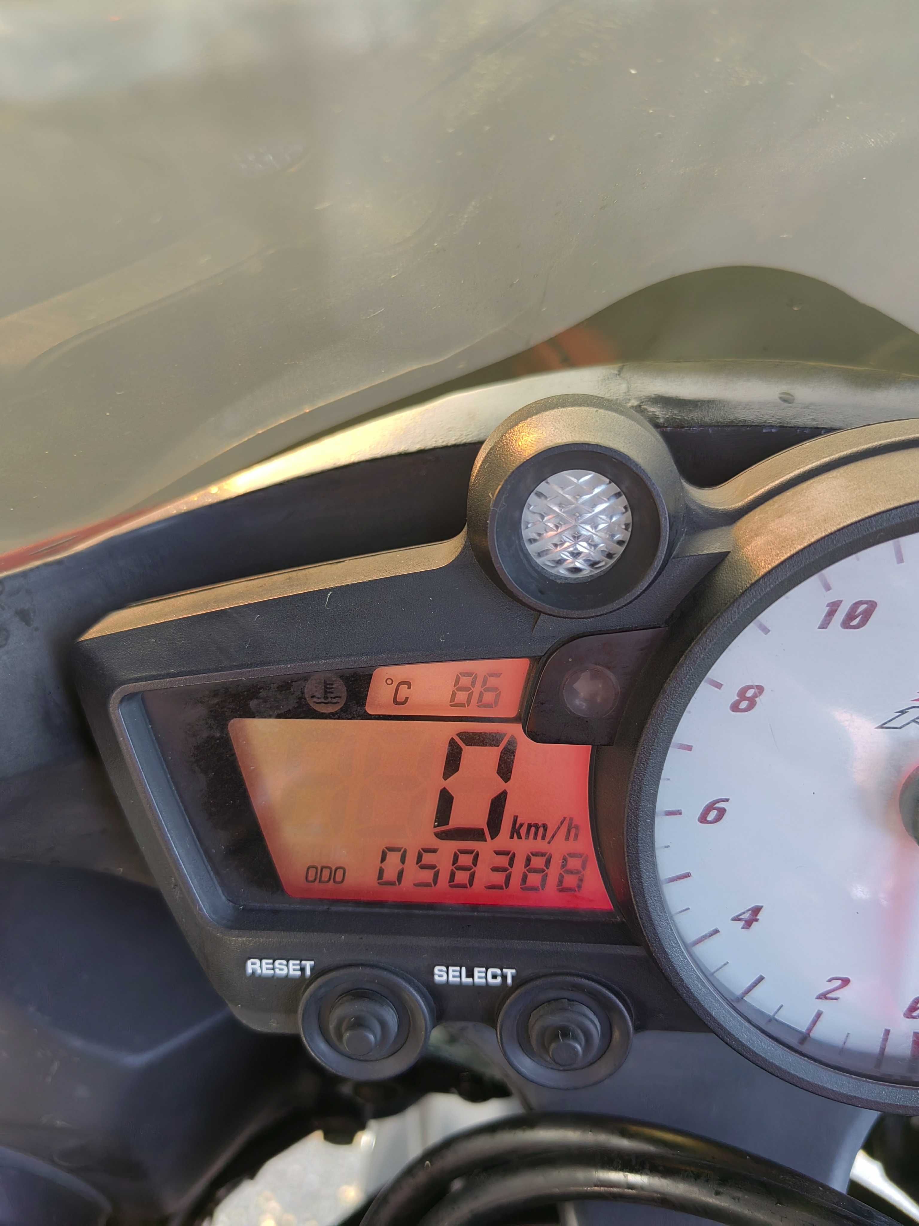 Vând Yamaha yzf r6