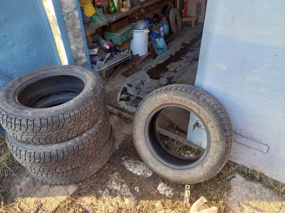 Продам комплект зимних шин