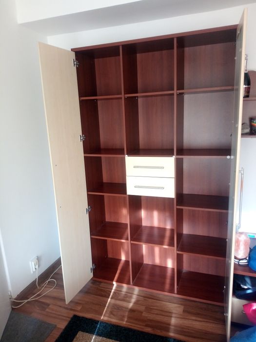 Vând dulap camera /dormitor stare ff buna