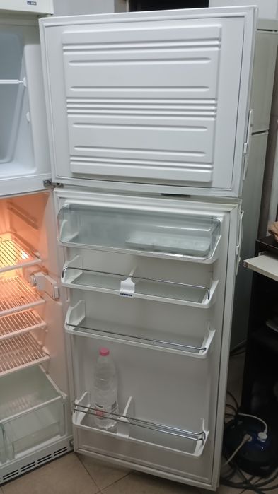 Хладилник с горна камера Liebherr